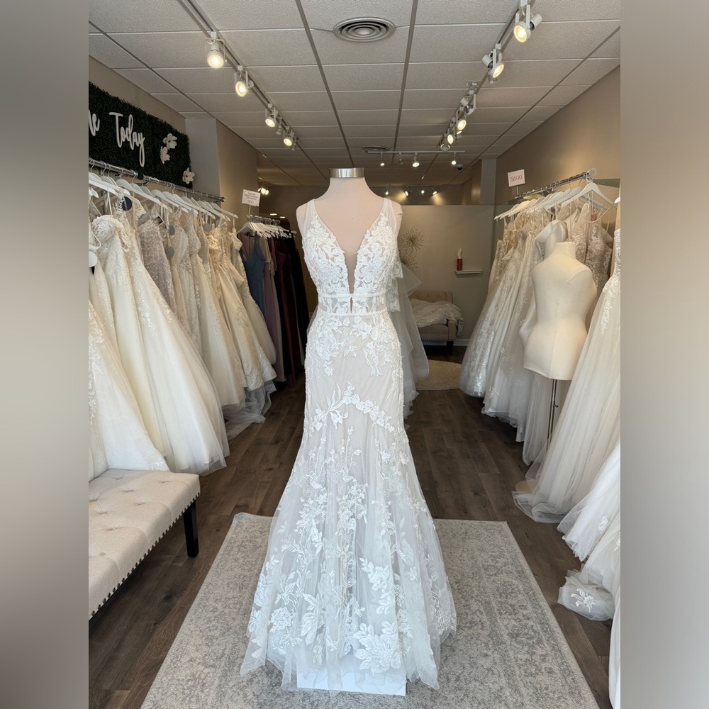 Essence of Australia Bridal Gown D3300